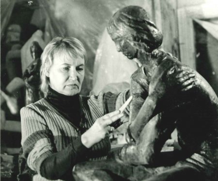 Згадаймо велику скульпторку Теодозію Бриж у день її народження. Сьогодні їй могло б виповнитися 92 роки.